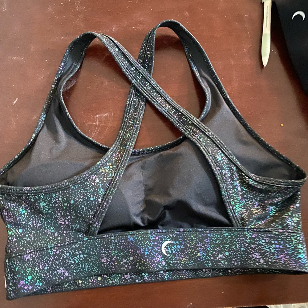 Black reflective light n tight sports bra